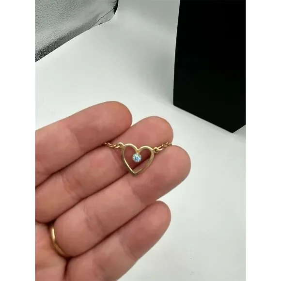 Avon Vintage Heart Pendant Necklace Gold Timeless Fashion Jewelry - Picture 2 of 3